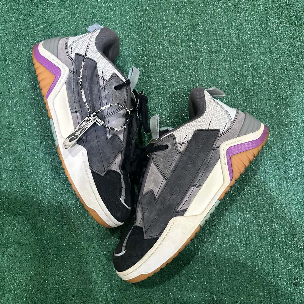 OFF-WHITE Arrow Skates